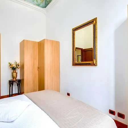 Large And Charming Flat Near Termini