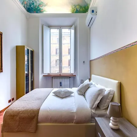 Large And Charming Flat Near Termini 아파트 *