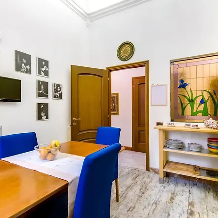 아파트 Large And Charming Flat Near Termini 로마