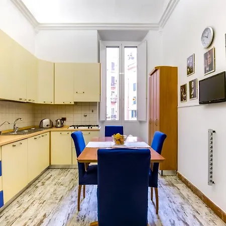 아파트 Large And Charming Flat Near Termini