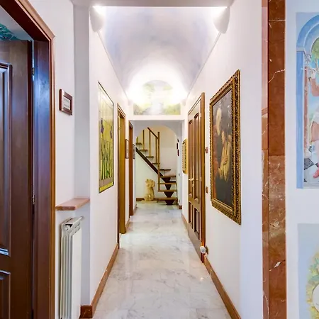 아파트 Large And Charming Flat Near Termini *