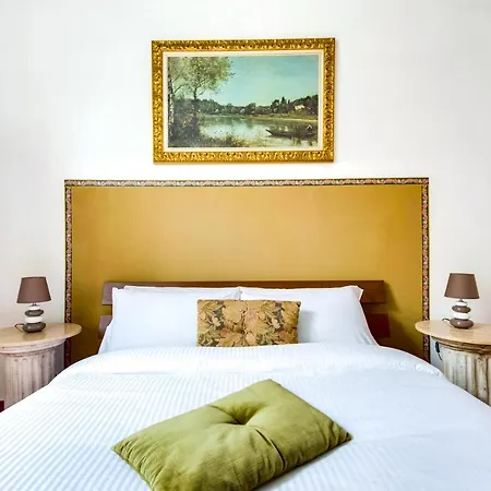 아파트 Large And Charming Flat Near Termini