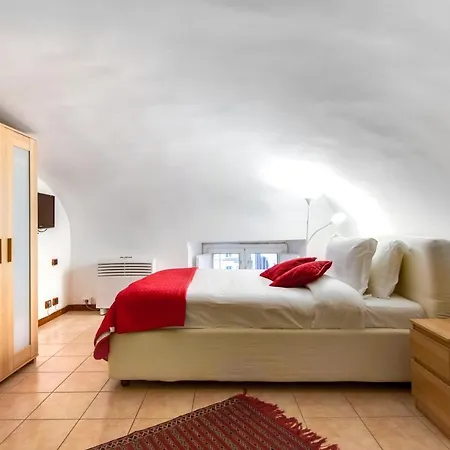 Large And Charming Flat Near Termini *